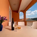 In With Balcony, Air Conditioning, Wifi, Washing Machine Apartment *
