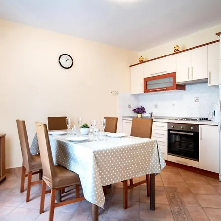 In With Balcony, Air Conditioning, Wifi, Washing Machine Appartamento *