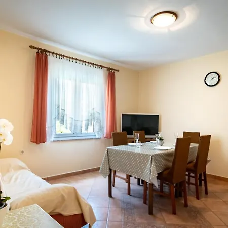 In With Balcony, Air Conditioning, Wifi, Washing Machine * Lopar