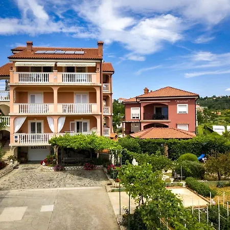 In With Balcony, Air Conditioning, Wifi, Washing Machine Lopar