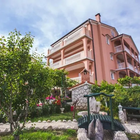 Appartamento In With Balcony, Air Conditioning, Wifi, Washing Machine *