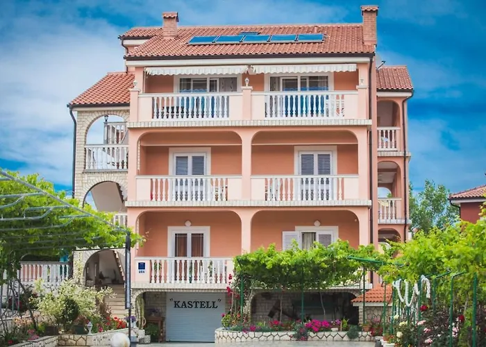 In With Balcony, Air Conditioning, Wifi, Washing Machine Lopar