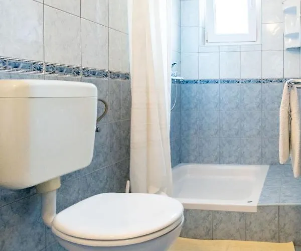 Appartamento In With Balcony, Air Conditioning, Wifi, Washing Machine Lopar
