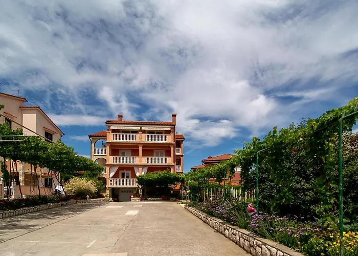 In With Balcony, Air Conditioning, Wifi, Washing Machine Lopar