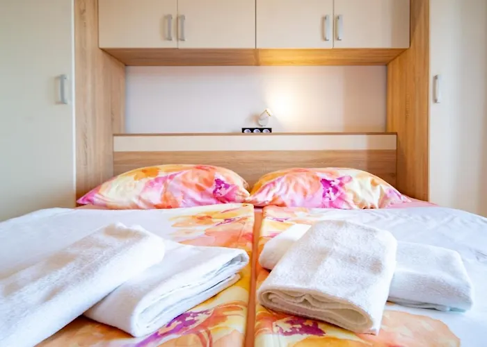 In With Balcony, Air Conditioning, Wifi, Washing Machine *