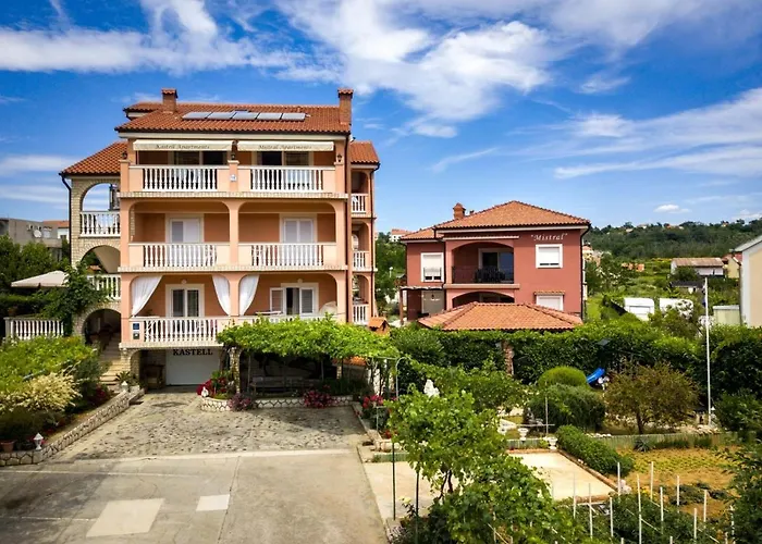 In With Balcony, Air Conditioning, Wifi, Washing Machine Lopar