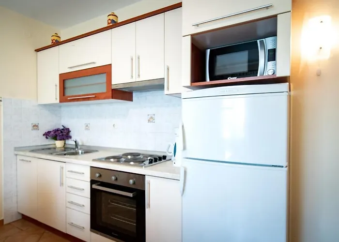 In With Balcony, Air Conditioning, Wifi, Washing Machine Appartamento