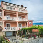 In With Balcony, Air Conditioning, Wifi, Washing Machine * Lopar