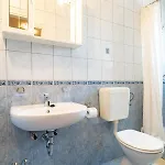 Lejlighed In With Balcony, Air Conditioning, Wifi, Washing Machine Lopar