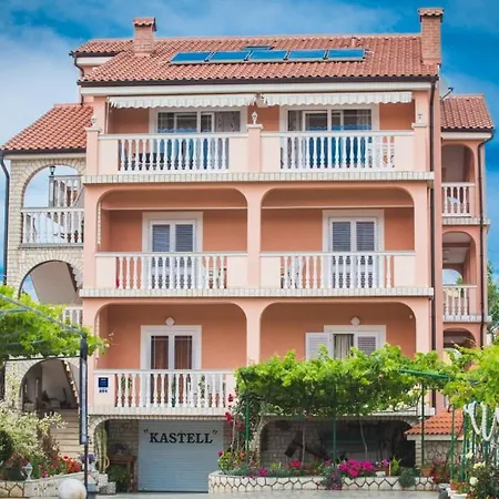 In With Balcony, Air Conditioning, Wifi, Washing Machine Lopar