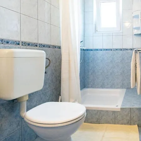 Lejlighed In With Balcony, Air Conditioning, Wifi, Washing Machine Lopar