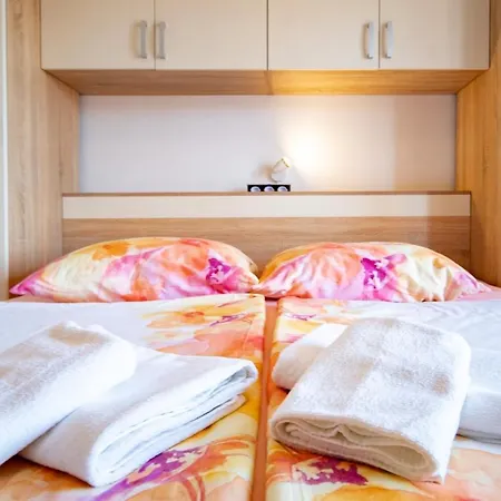 In With Balcony, Air Conditioning, Wifi, Washing Machine *