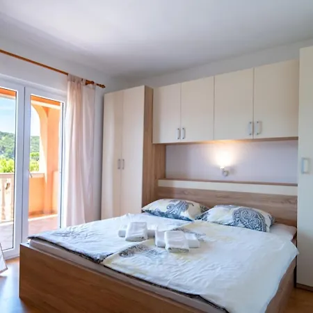 Lejlighed In With Balcony, Air Conditioning, Wifi, Washing Machine Lopar