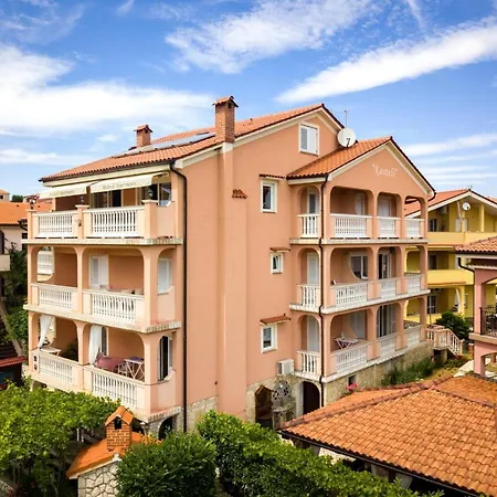 In With Balcony, Air Conditioning, Wifi, Washing Machine Lejlighed Lopar