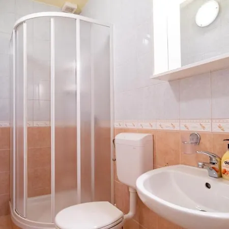Lejlighed In With Balcony, Air Conditioning, Wifi, Washing Machine Lopar