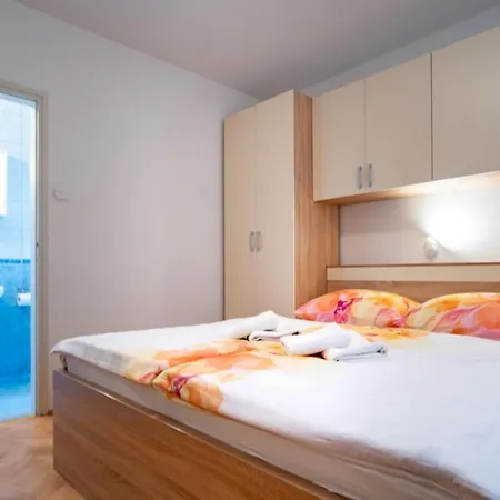 In With Balcony, Air Conditioning, Wifi, Washing Machine Lejlighed Lopar