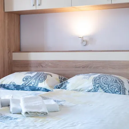 In With Balcony, Air Conditioning, Wifi, Washing Machine *